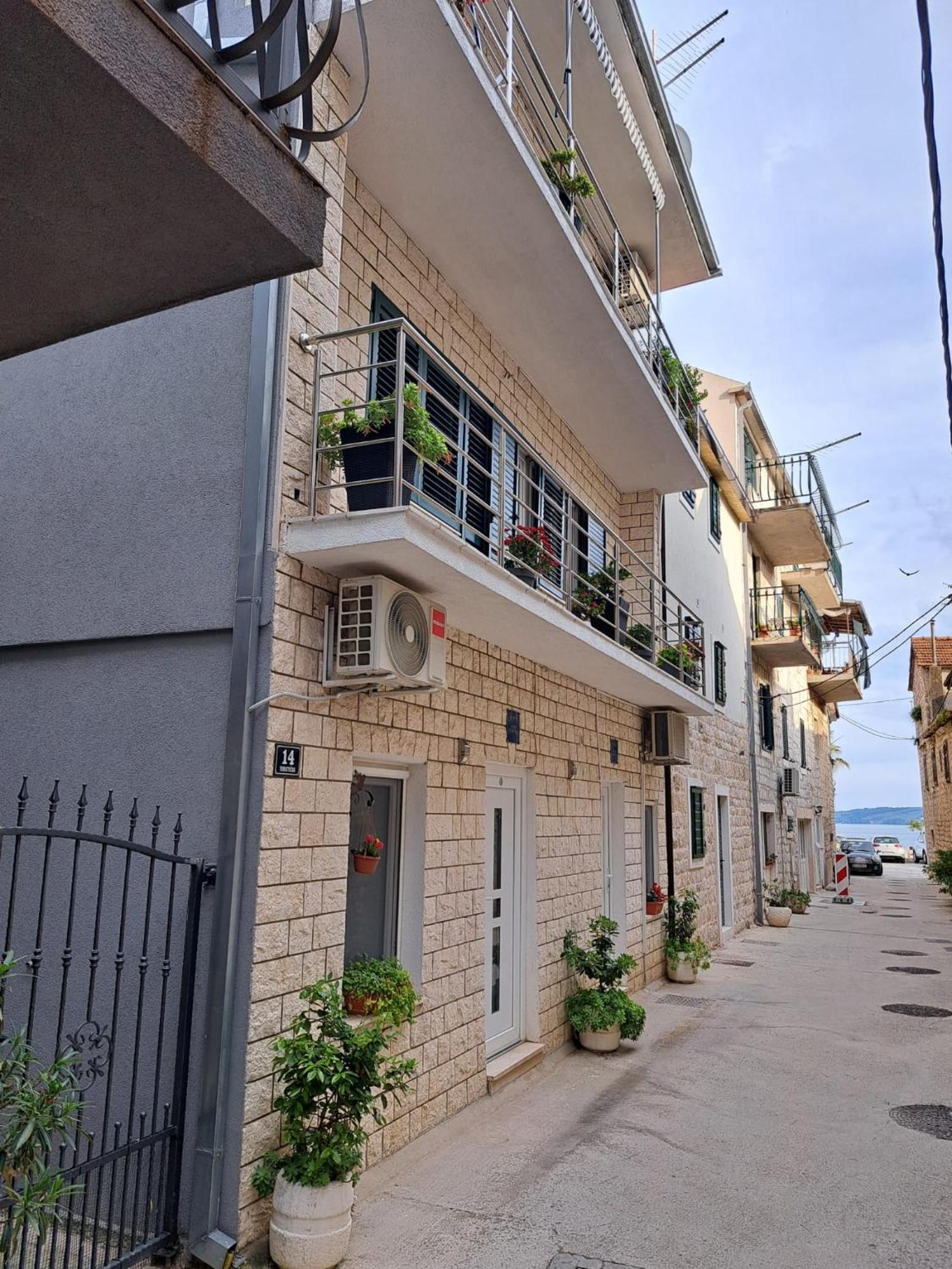 Studio Apartment Legcevic Kaštela Екстериор снимка